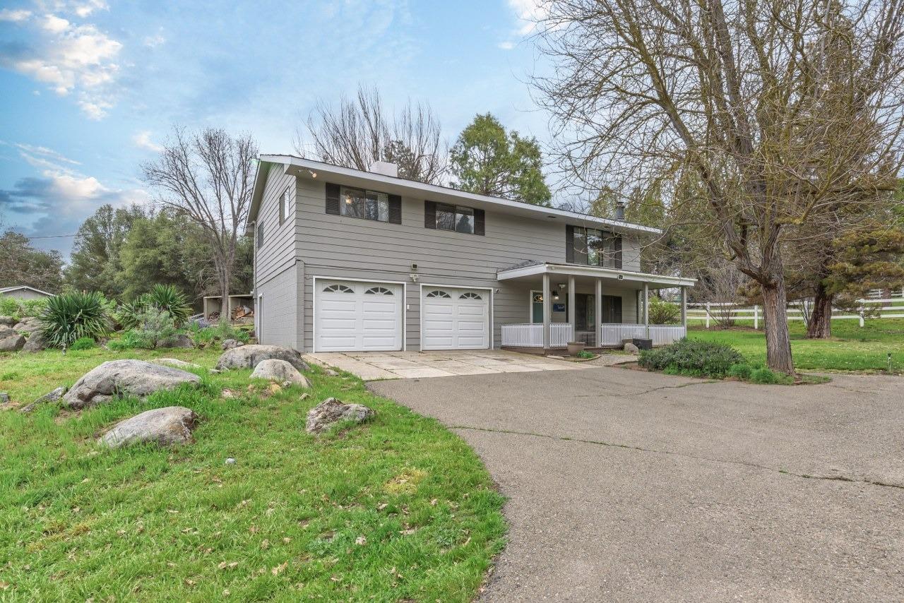Single Family in Oakhurst - photo 3