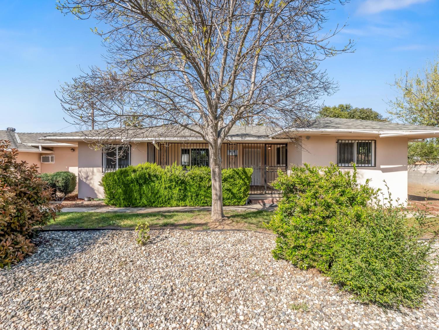 Single Family in Fresno - photo 2