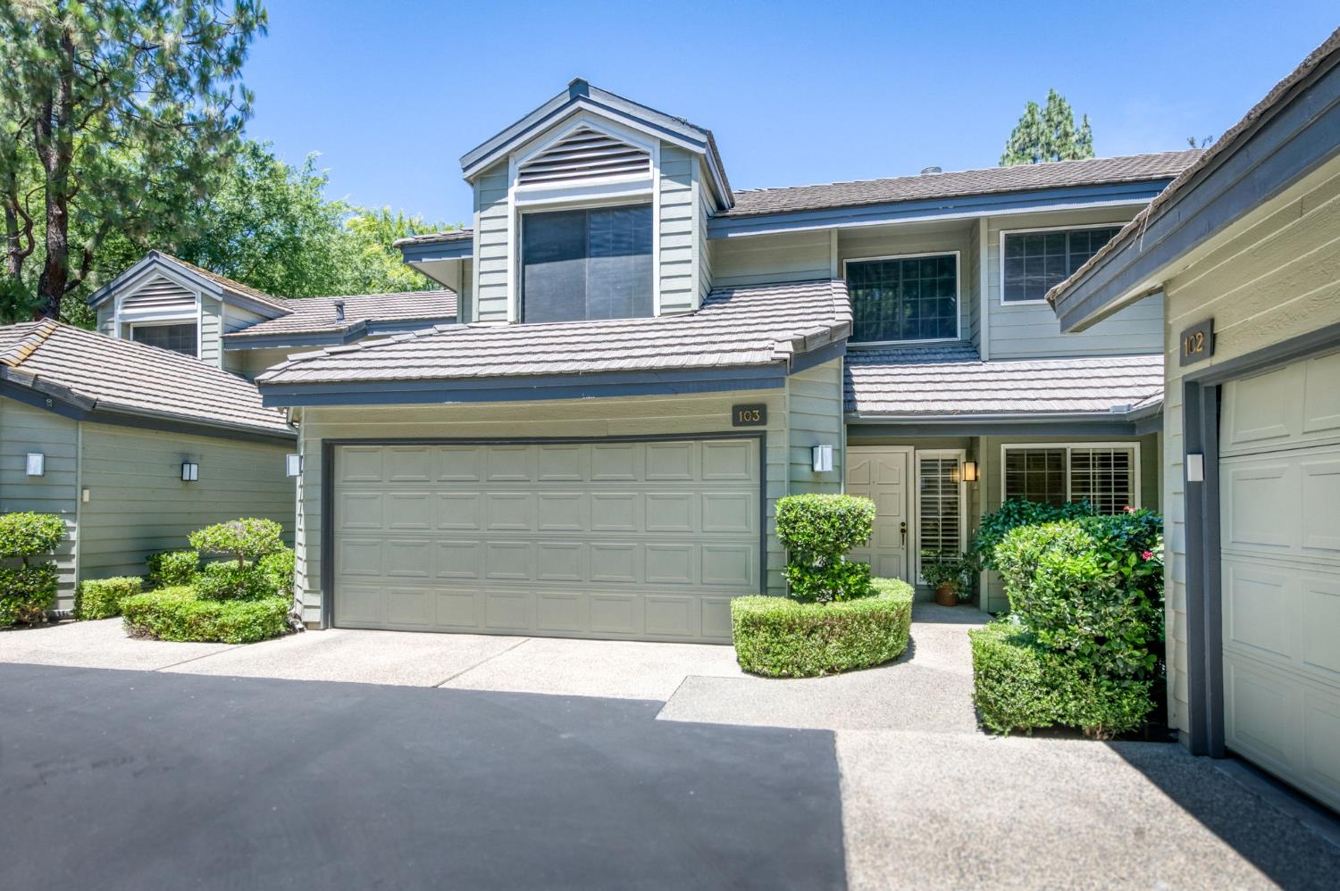 Townhouse in Fresno - photo 3