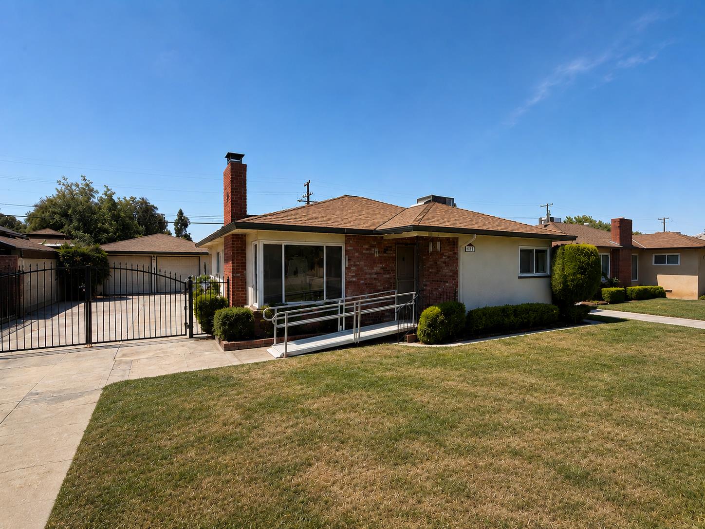 Single Family in Fresno - photo 2