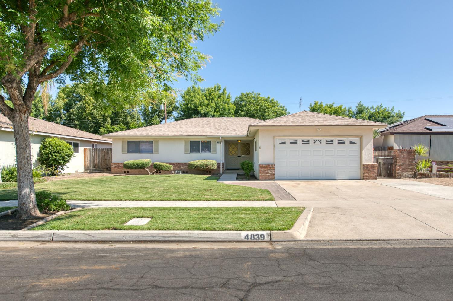 Single Family in Fresno - photo 2
