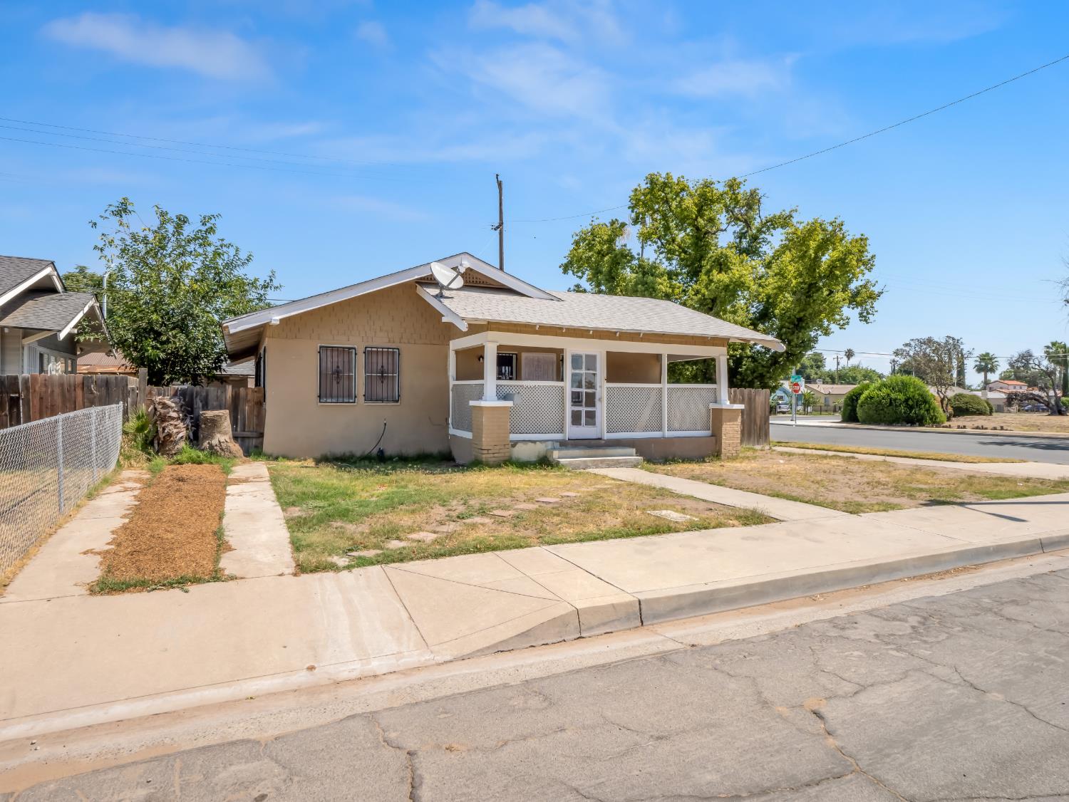 Single Family in Fresno - photo 2