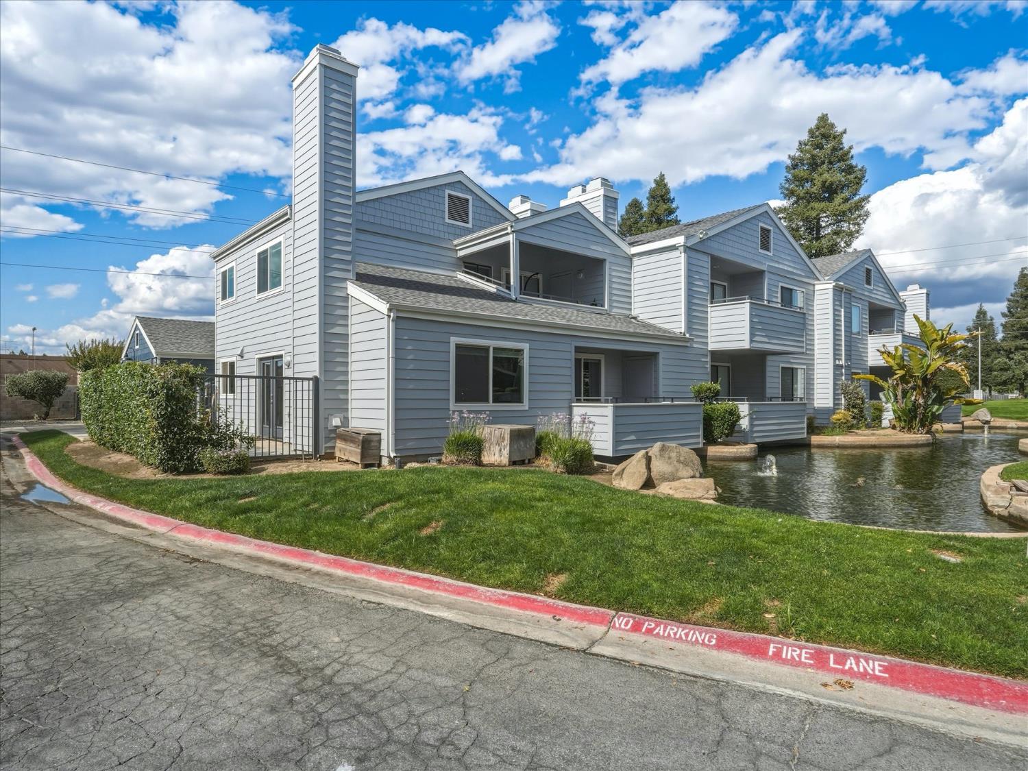 Condo in Fresno - photo 2