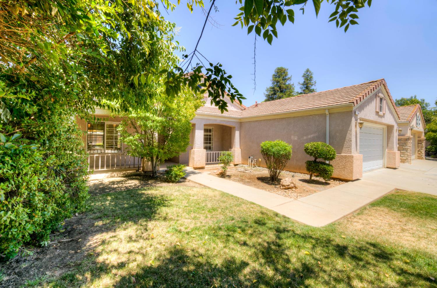 Single Family in Fresno - photo 2