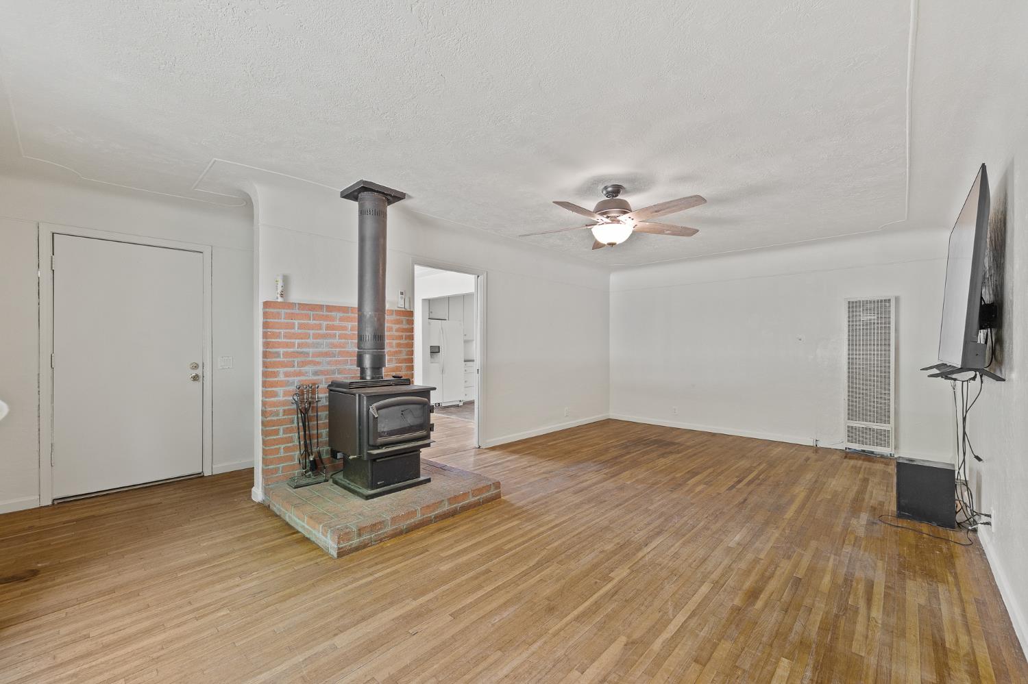 Single Family in Sanger - photo 3
