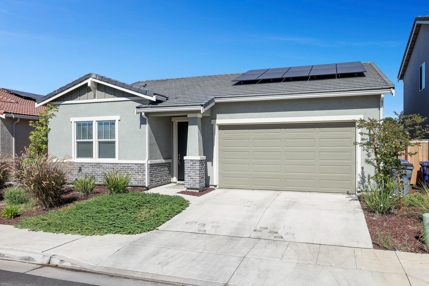 Single Family in Fresno - photo 2