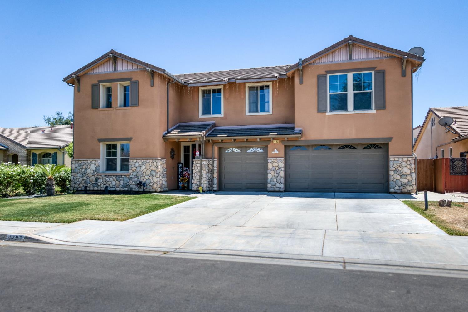 Single Family in Fresno - photo 2