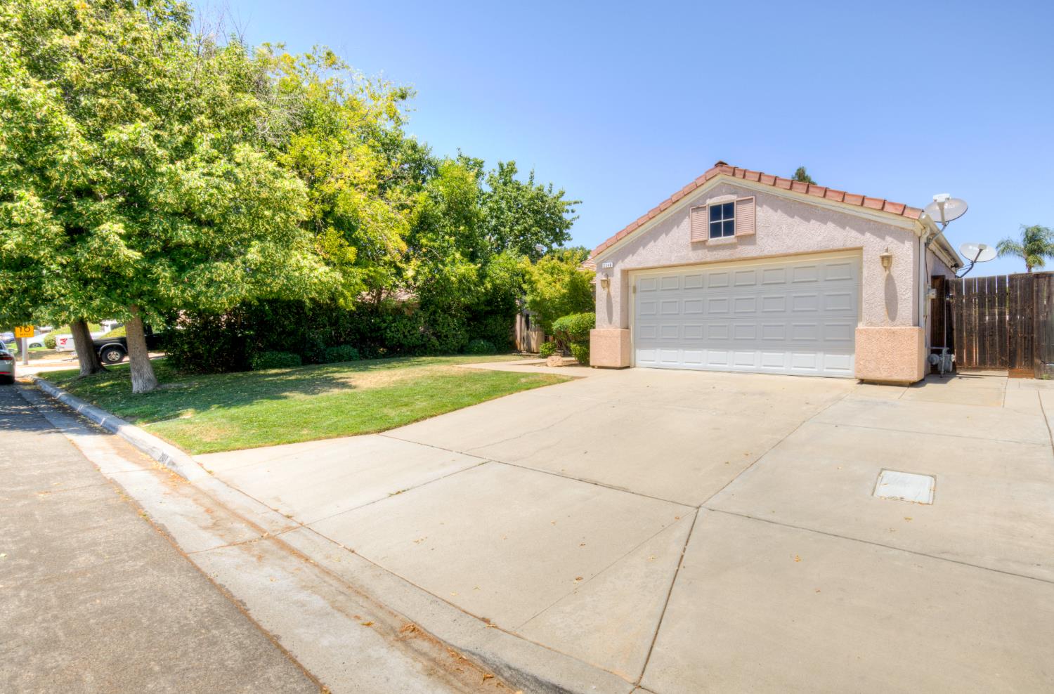 Single Family in Fresno - photo 3