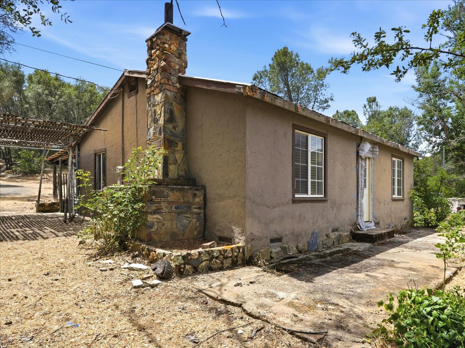 Single Family in Mariposa - main photo