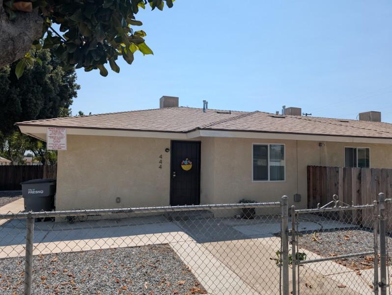 Triplex in Fresno - photo 2