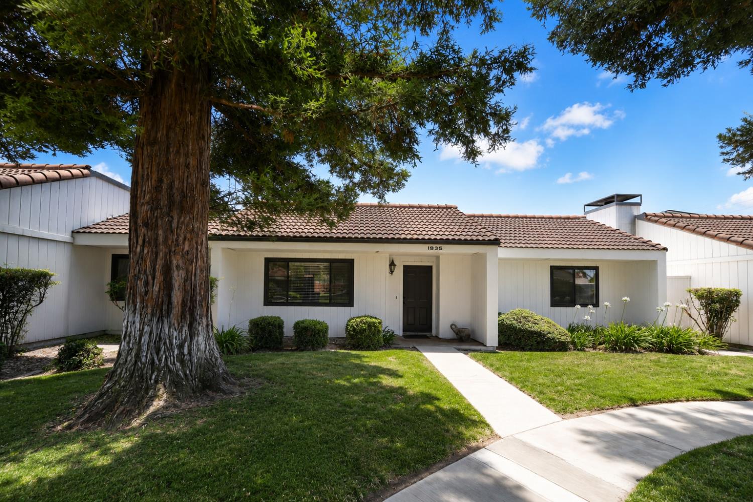 <p>Fresno-Clovis Featured listings</p>