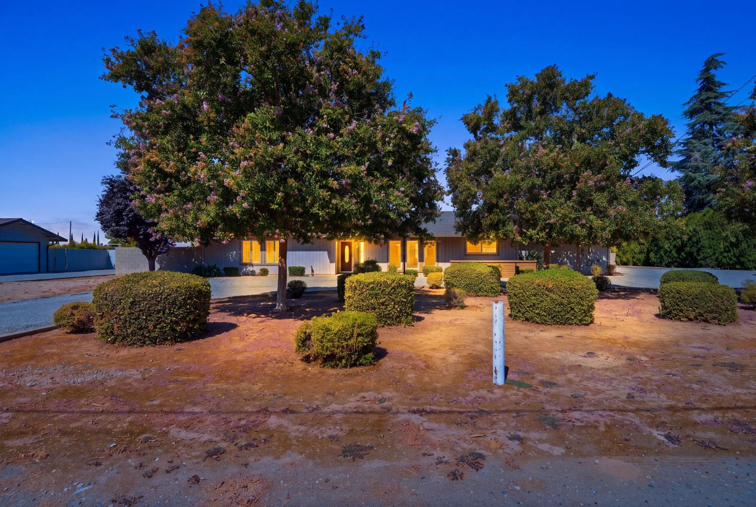 3153 N Blythe
