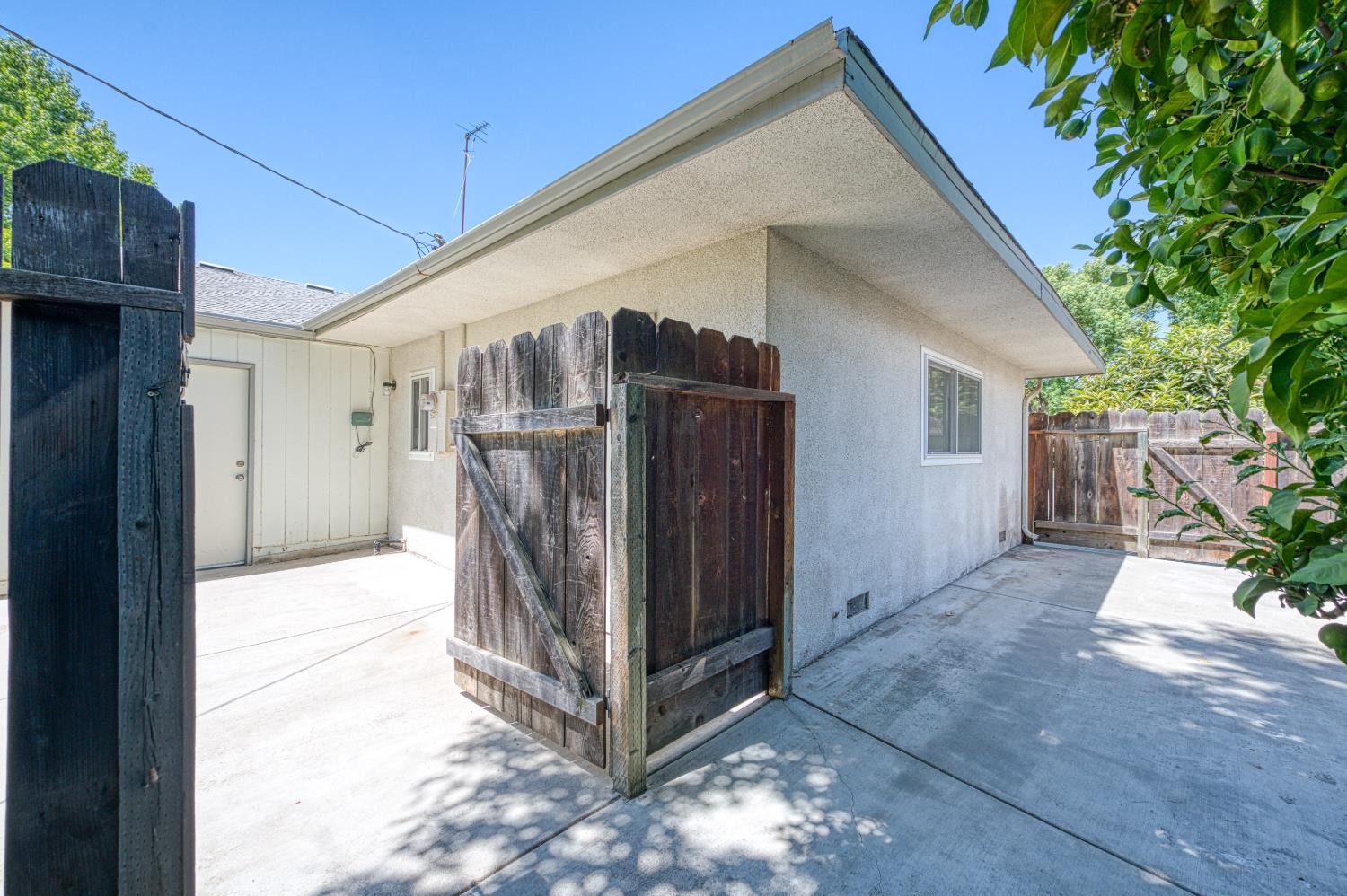 1685 W San Ramon Avenue