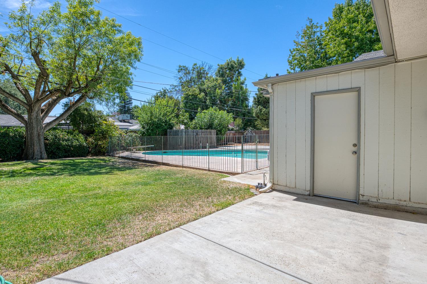 1685 W San Ramon Avenue