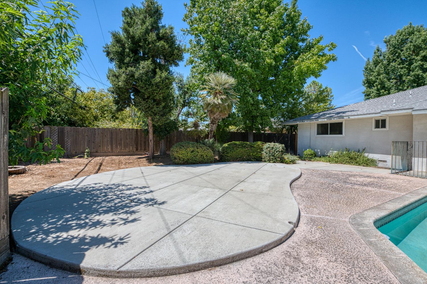 1685 W San Ramon Avenue