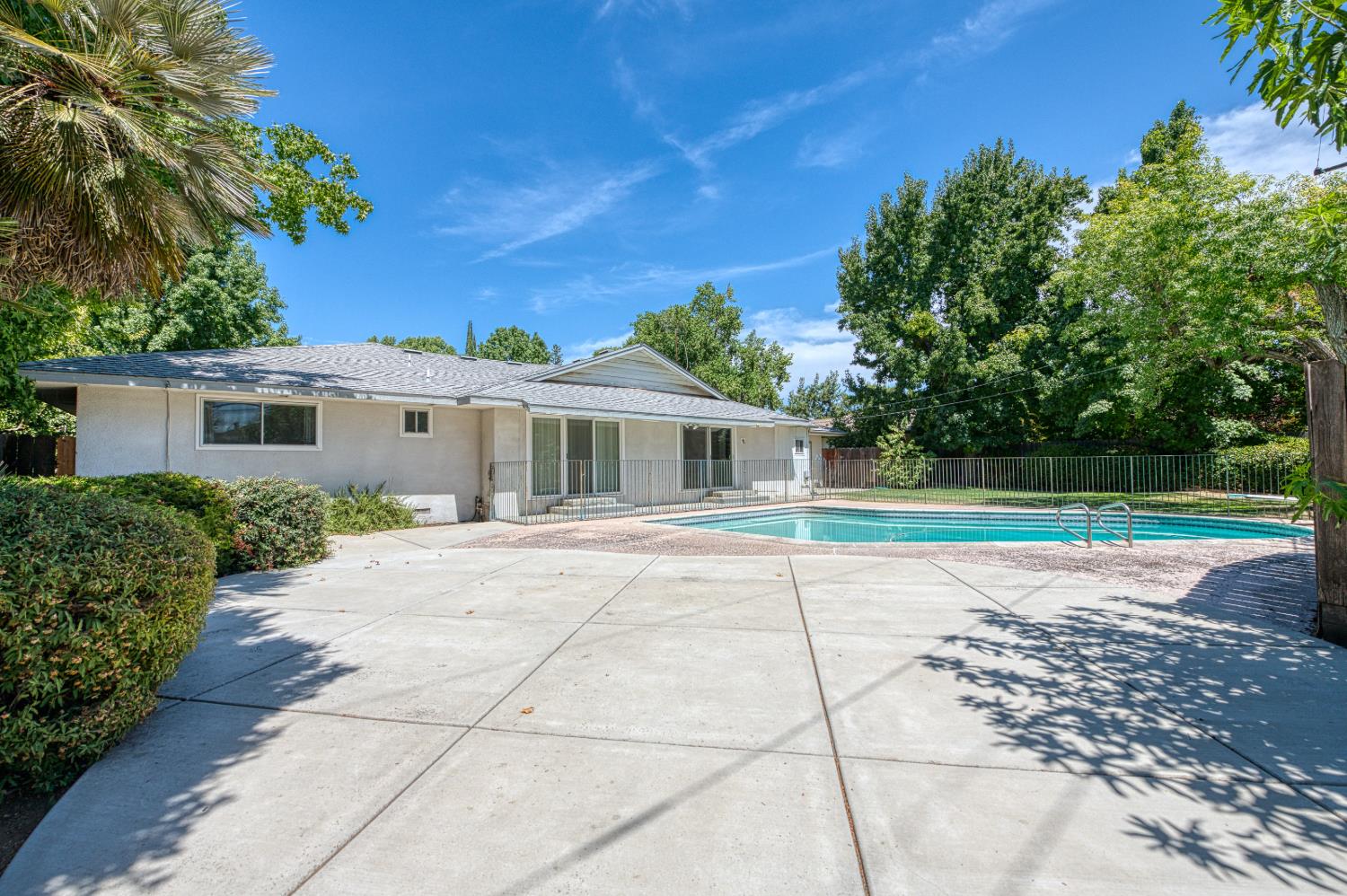 1685 W San Ramon Avenue