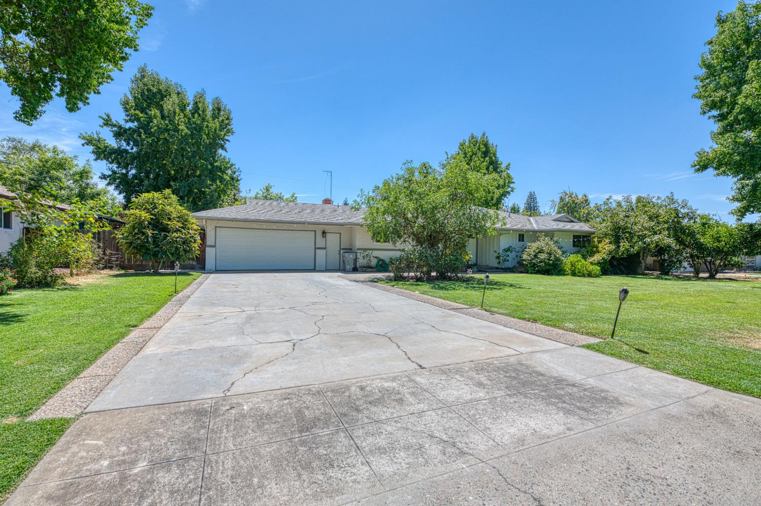 1685 W San Ramon Avenue