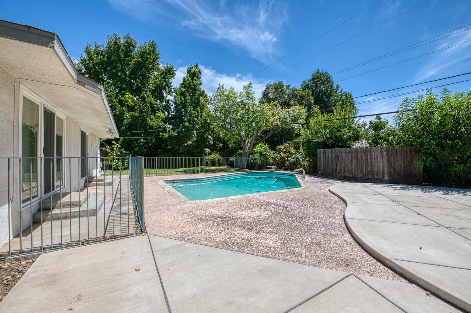 1685 W San Ramon Avenue