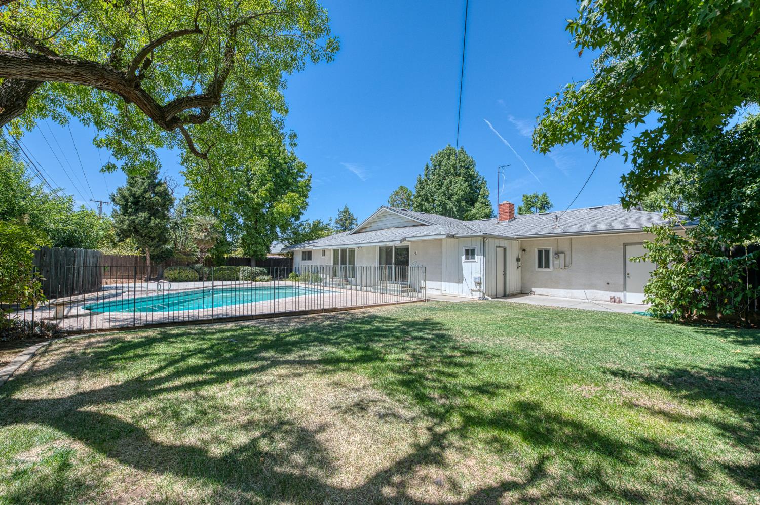 1685 W San Ramon Avenue