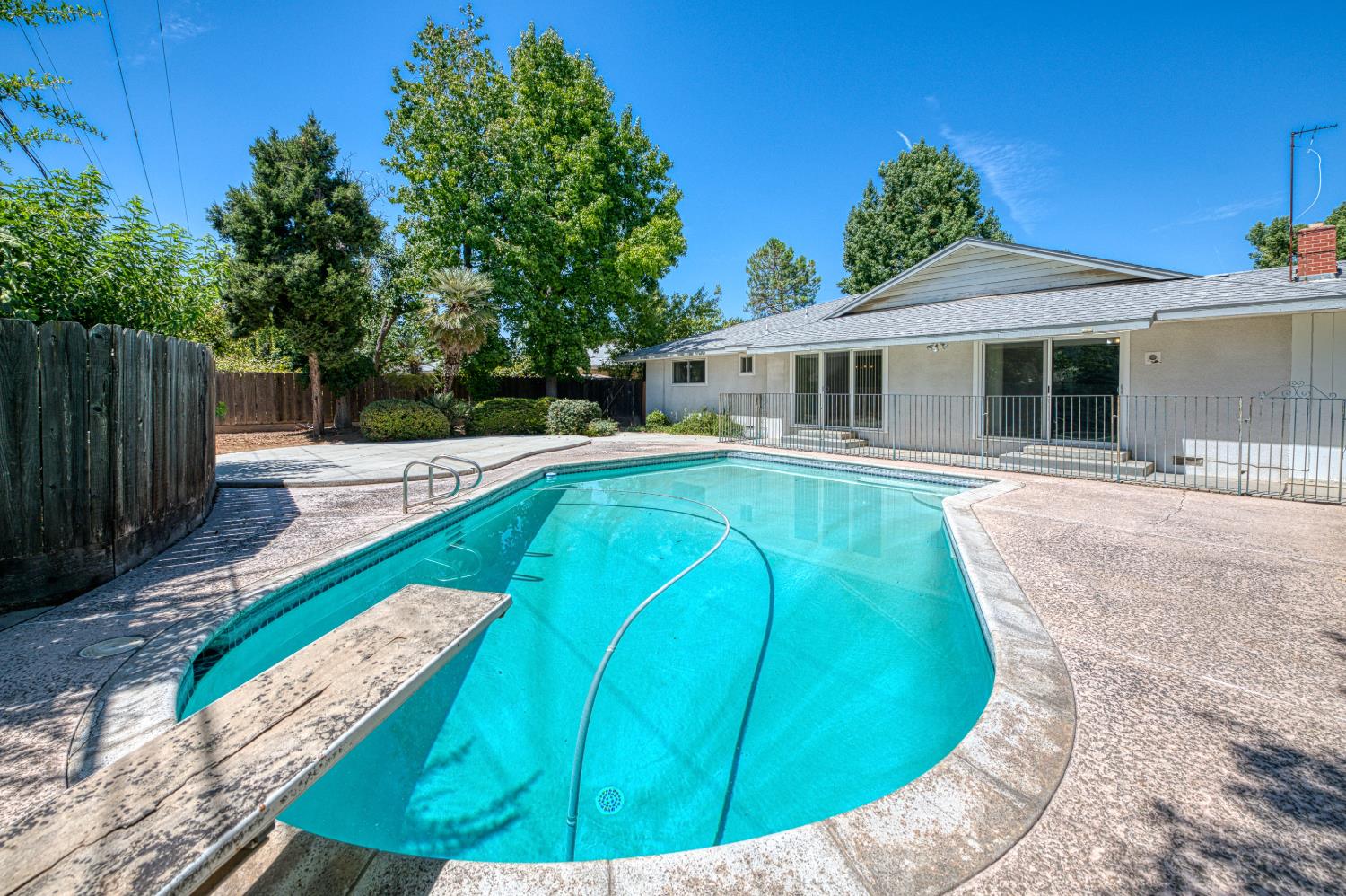1685 W San Ramon Avenue