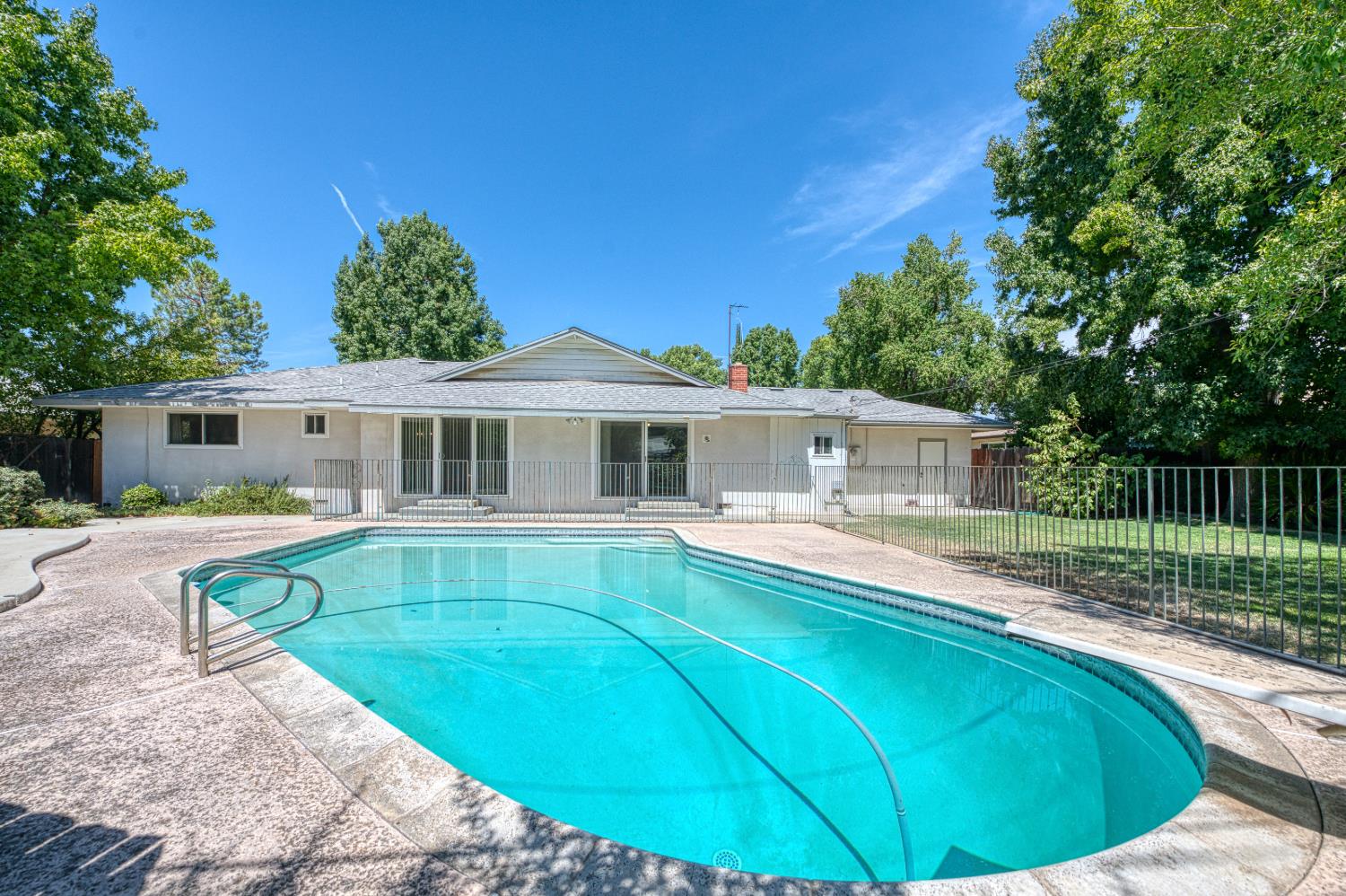 1685 W San Ramon Avenue