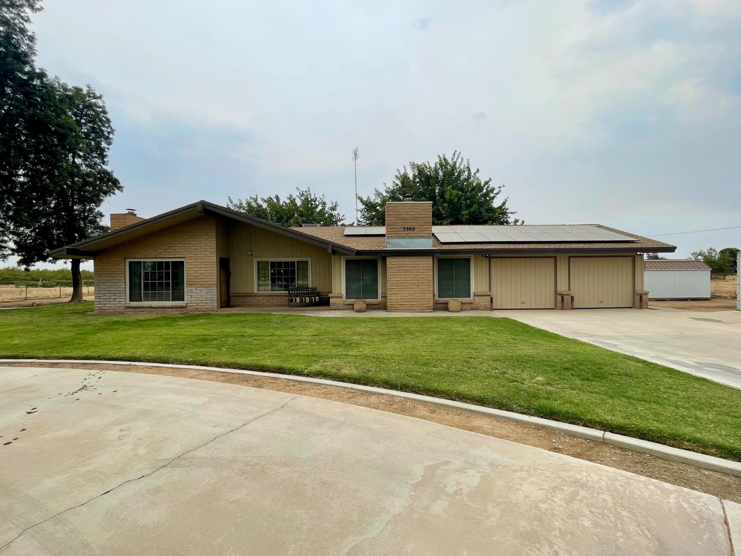 5306 W Belmont