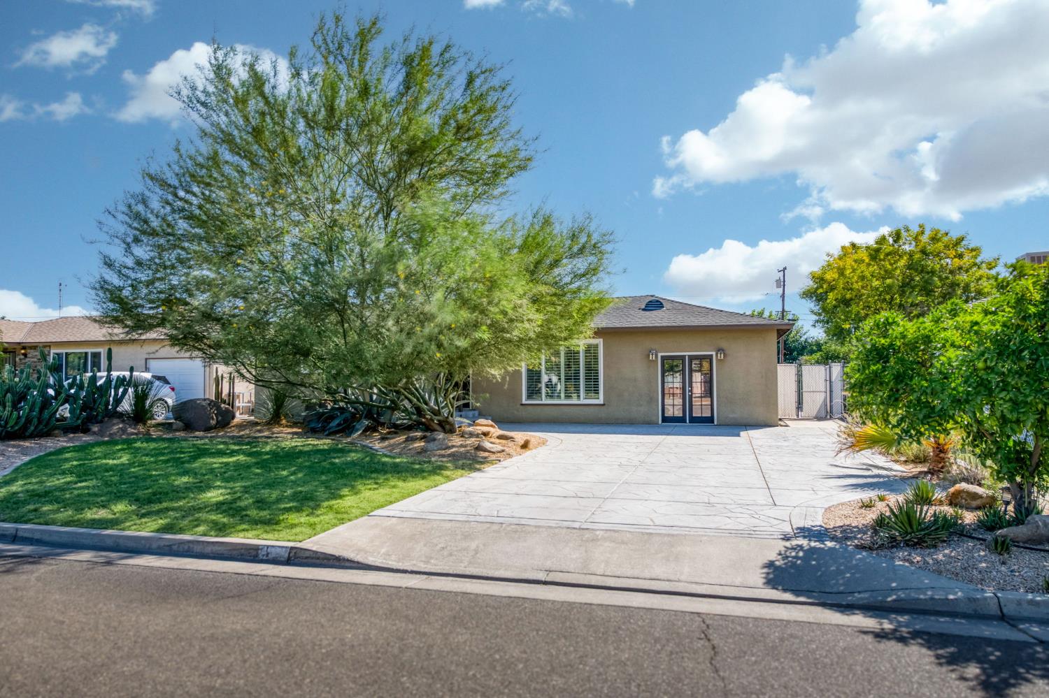 21 N Woodworth Avenue, Clovis CA 93612, Clovis
