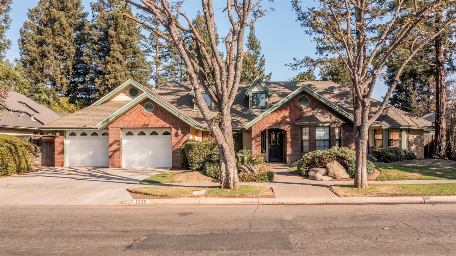 1438 E Cromwell Avenue