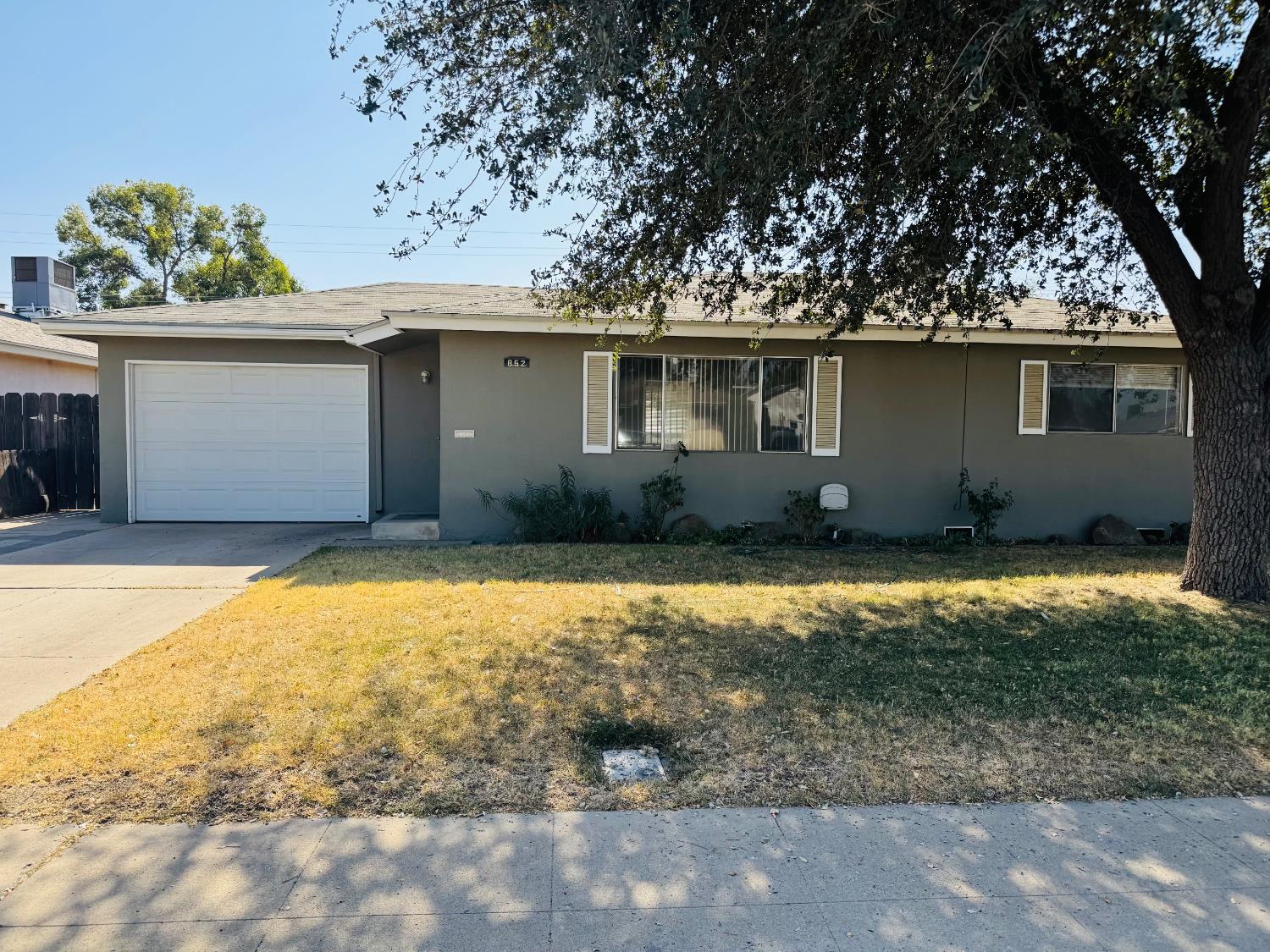 852 W Alamos Avenue