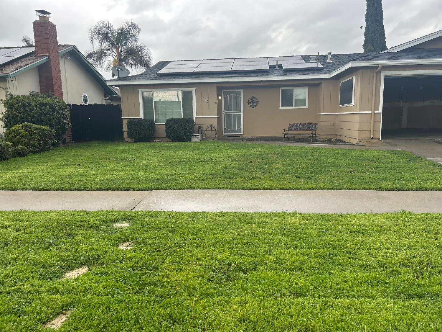 180 Magnolia Avenue W