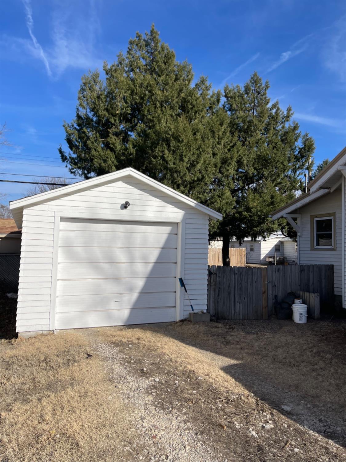 Residential / Farm for sale in Larned, Kansas, 84871