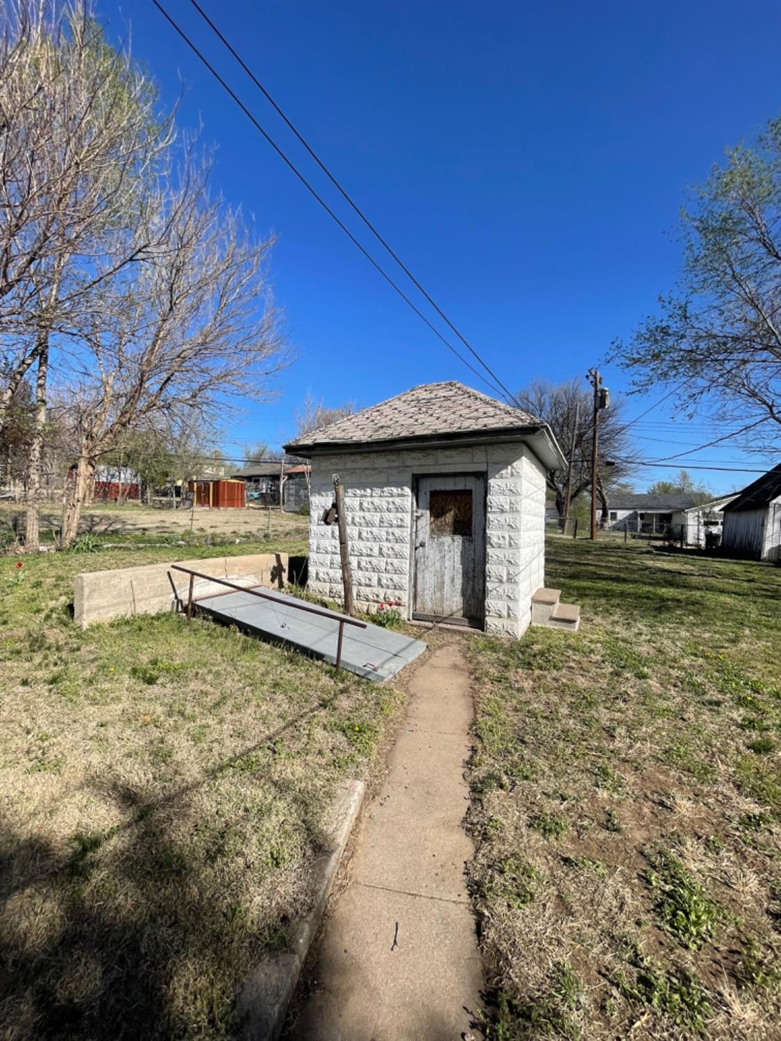 Residential / Farm for sale in Larned, Kansas, 84917