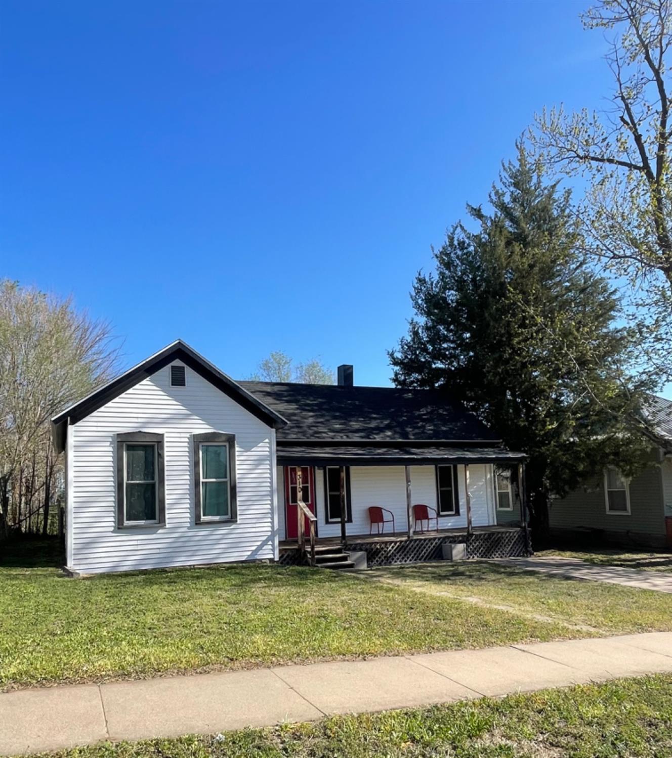 Residential / Farm for sale in Larned, Kansas, 84917