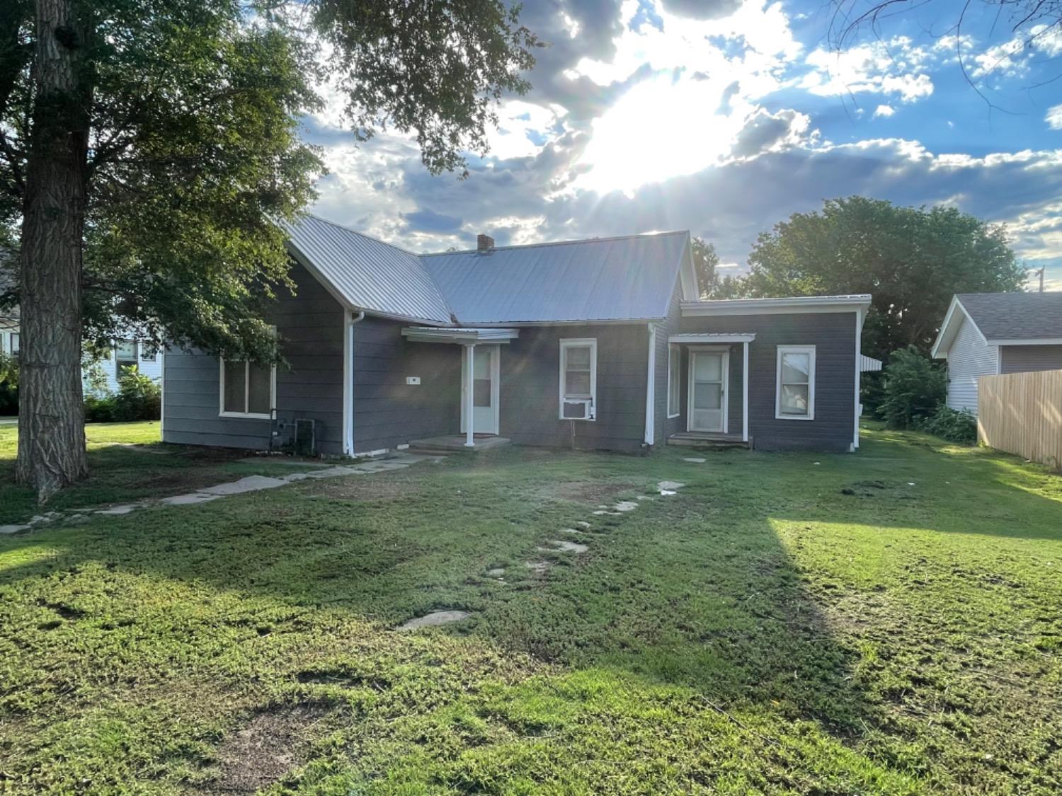Residential / Farm for sale in Larned, Kansas, 85007