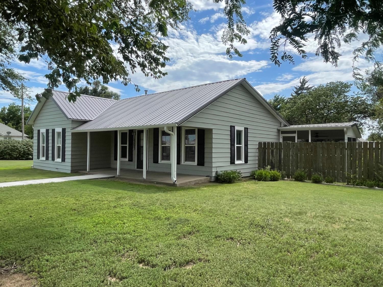 Residential / Farm for sale in Larned, Kansas, 85010