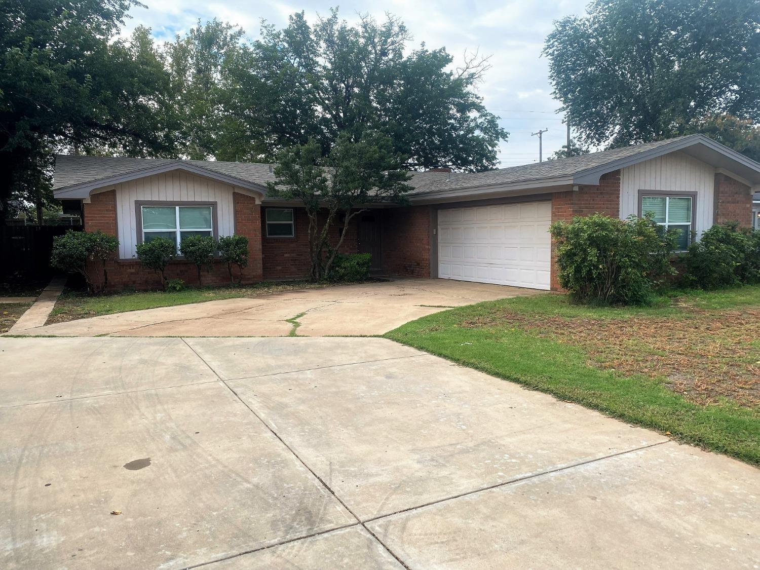 Come see this well maintained 3/2/2! Updated, lots of storage, and perfect for a family or college students. Convenient to LCU, TTU, hospitals, shopping, west loop, and Marsha Sharp FWY. Within walking distance to park!