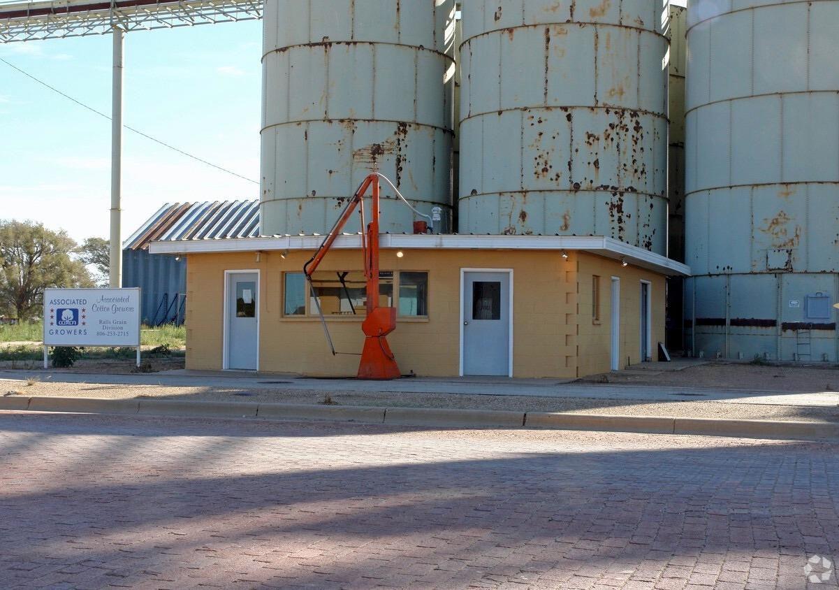Elevator for grain or wheat. 5 million pound capability with working scales, sampler, and small office/workshop. The large barn on the property is  fantastic storage, APPROX. 2.9 acres.
