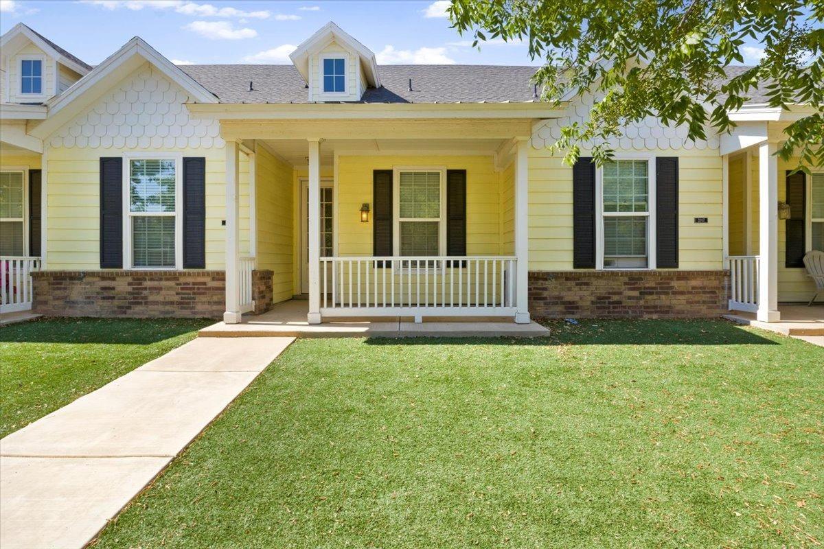 Well maintained 3/3/2 townhome close to Tech, medical district, and downtown Lubbock! Includes refrigerator, washer & dryer, built in desk/office area. Great front porch to enjoy the west Texas evenings and turf provides a low maintenance yard. No pets.