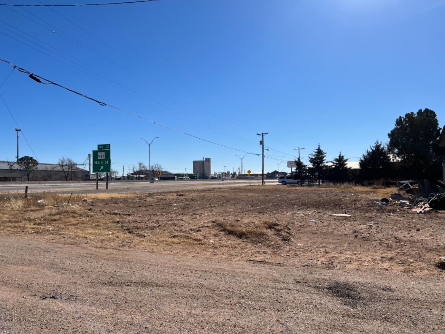 Great commercial opportunity off I27 in Abernathy! Lot is 70X140 with 140' of interstate frontage! Could be a great spot for Restaurant or Gas Station! Right next to Abernathy's RV park.