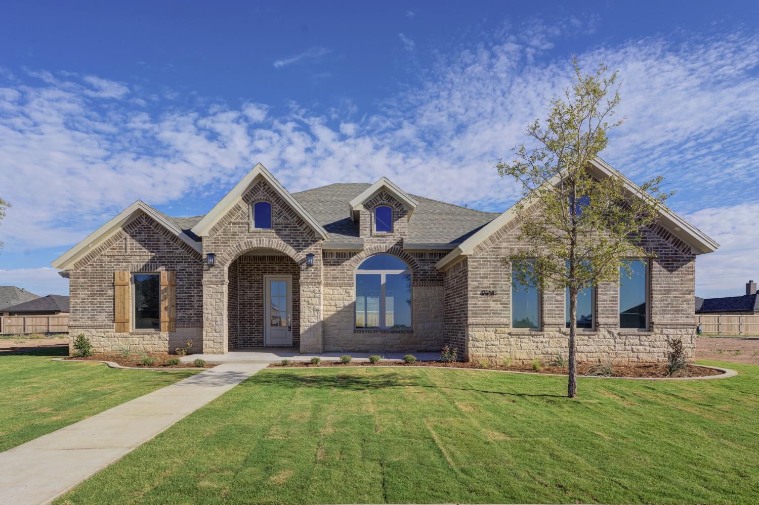 Great new construction 4/3 with 3 CAR GARAGE in Stratford Pointe. This is one you won't want to miss! Great open concept plan with tons of windows providing excellent natural lighting to the main living area. All guest rooms are very large with big walk in closets. Master suite is isolated with vaulted ceiling, free standing tub, large separate shower and walk in closet. Large covered back patio and spacious yard is perfect for entertaining. Right around the corner from the park and pond. Call Landon today for your private tour. 806-786-8703