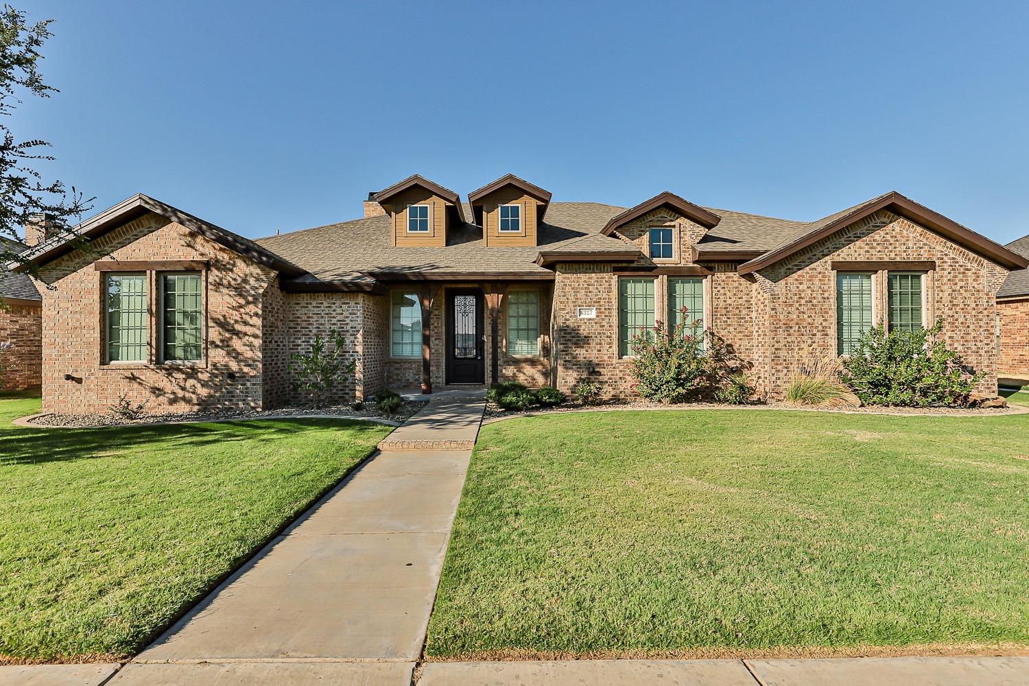 Stunning Find in Bacon Crest!  This fabulous 4/3/2 home is nestled in the 2012 Parade of Homes Cul-de-sac.  The impressive landscaping, cedar accents paired with unique lighting compliment the brick exterior & provide great curb appeal.  Upon entering you are greeted w/gorgeous hardwood floors, vaulted ceiling, wood beam accents & fantastic open floor plan.  Chef's kitchen boasts granite counters, gas cooktop, breakfast bar, stainless steel appliances, spacious island, breakfast nook & tons of storage. The formal dining is perfect for larger gatherings or can double as an additional living area or study. You can host family and friends with ease in the large living area which is adorned w/windows & corner fireplace. All bedrooms have new carpet.  The isolated primary speaks of luxury with an ornate vaulted ceiling & gorgeous ensuite w/granite counters, airflow tub & huge walk in closet. Bedrooms 2/3 are adjoined by Jack & Jill bath. 4th bedroom is isolated w/a bathroom. (7'cedar fence)