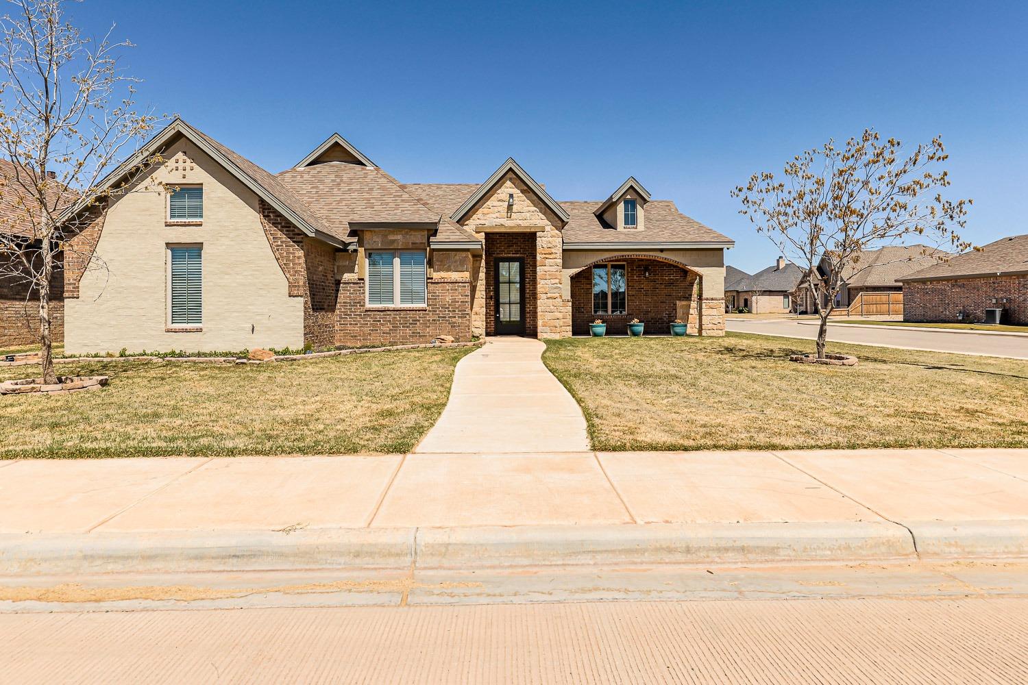 Open House Sat, 4/6 1-3pm! 2% Buyer Incentive up to $10,000 on this meticulously maintained 4/2.5/2 home in Stratford Pointe. Built by Dan Wilson in 2019, this beautiful home showcases his attention to detail. Soaring, vaulted ceilings accented with a wood beam match the fireplace trim, as well as the vent hood, flanked by floating shelves. Well placed windows make the rooms bright & airy. The gourmet kitchen offers a large island with stainless steel farm sink, two ovens, & a five-burner gas cooktop. The enclosed back patio offers additional living space for a multitude of purposes. The master ensuite, with double lavatories, presents a peaceful place to unwind in the soaking tub or large shower. A mud bench, desk, and half bath are located outside of the utility room. The surveillance system is hardwired, the 7.4 KW solar panels with transferrable warranty, & smart app to control the sprinkler system will convey. Seller relocated for work and will consider any reasonable offer.