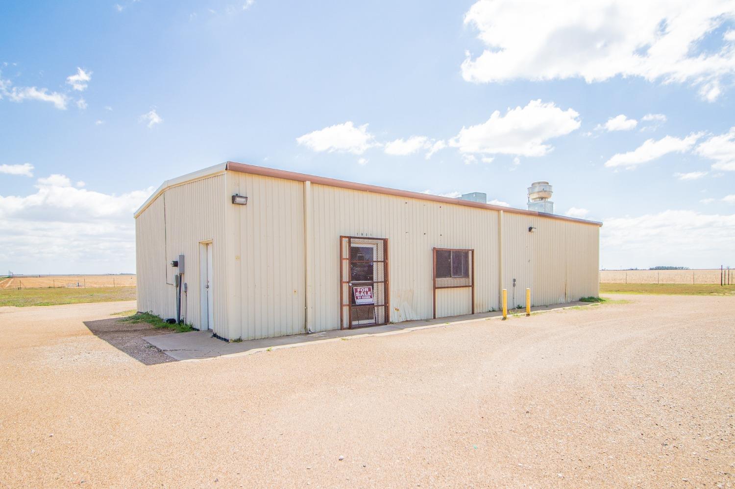 This 1,800 square foot commercial building sits just NE of Buffalo Springs Lake/Ransom Canyon and just east of Roosevelt ISD. This property previously served as a country store/convenience store and is complete with a freezer, built-in refrigerators, a full kitchen, an office, and plenty of space! Scheulde your showing today.