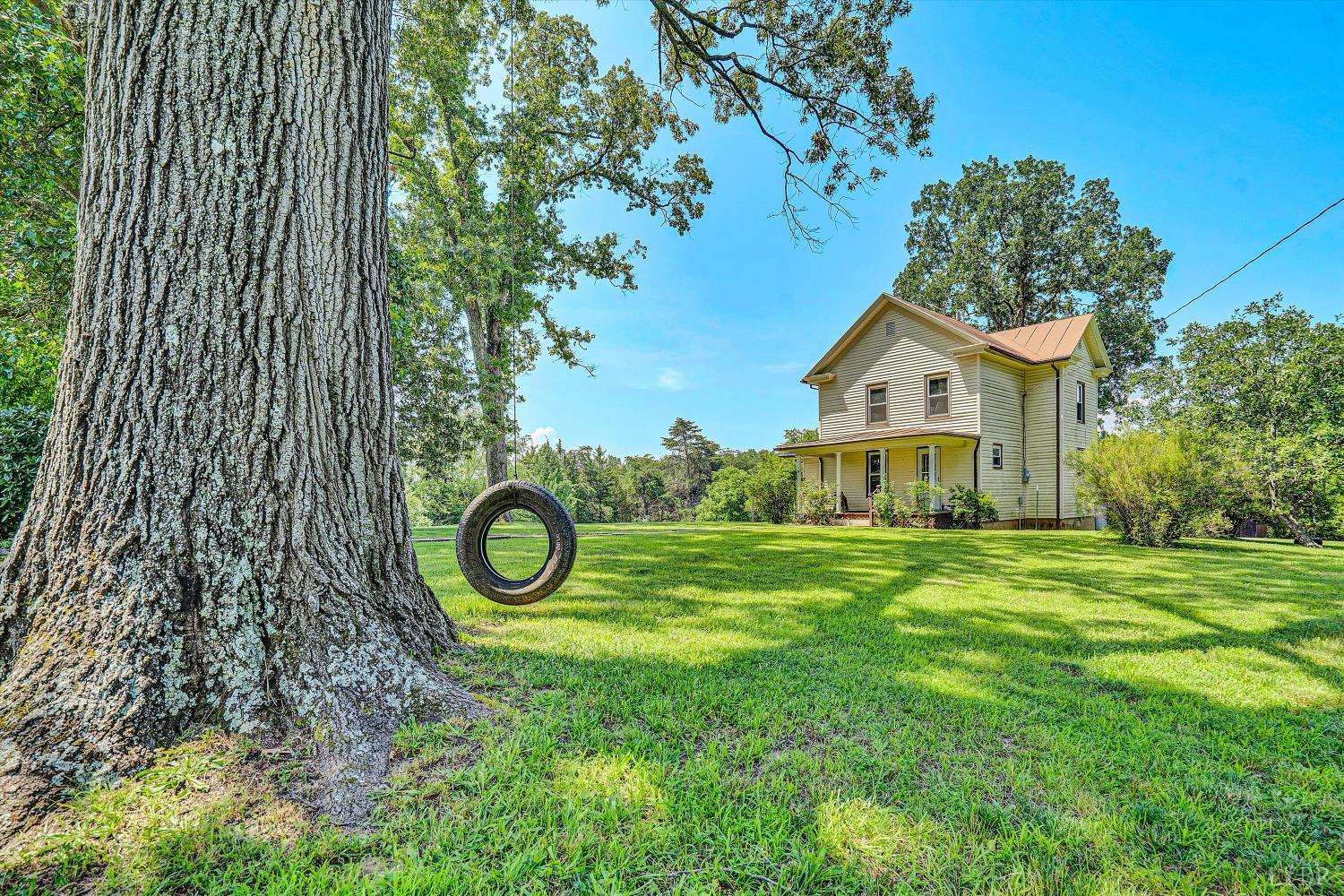 14186 Booker T. Washington Highway, Moneta, VA waterfront home for sale at Smith Mountain Lake