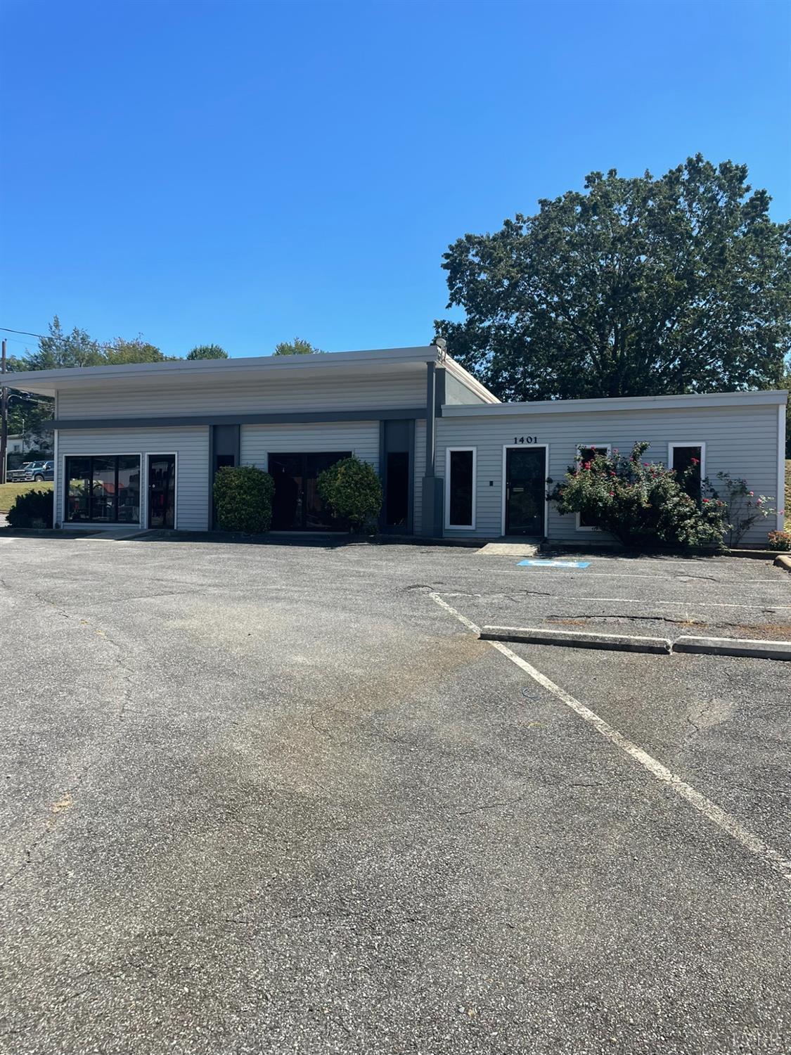 1401 Lakeside Drive