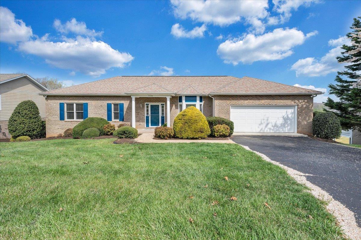 1114 8th Fairway Ln, Huddleston, VA
