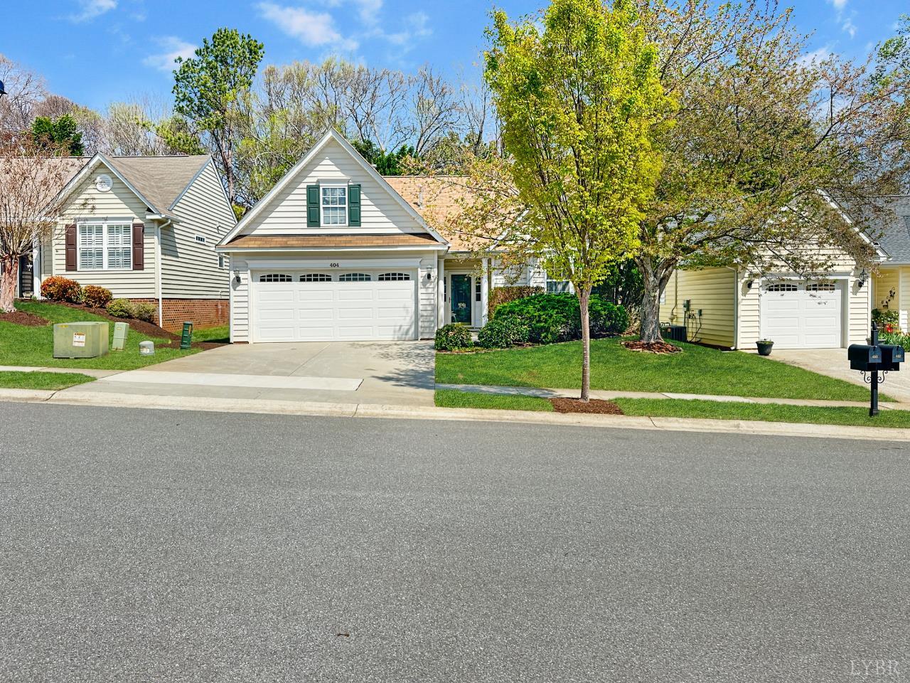 404 Legacy Oaks Circle