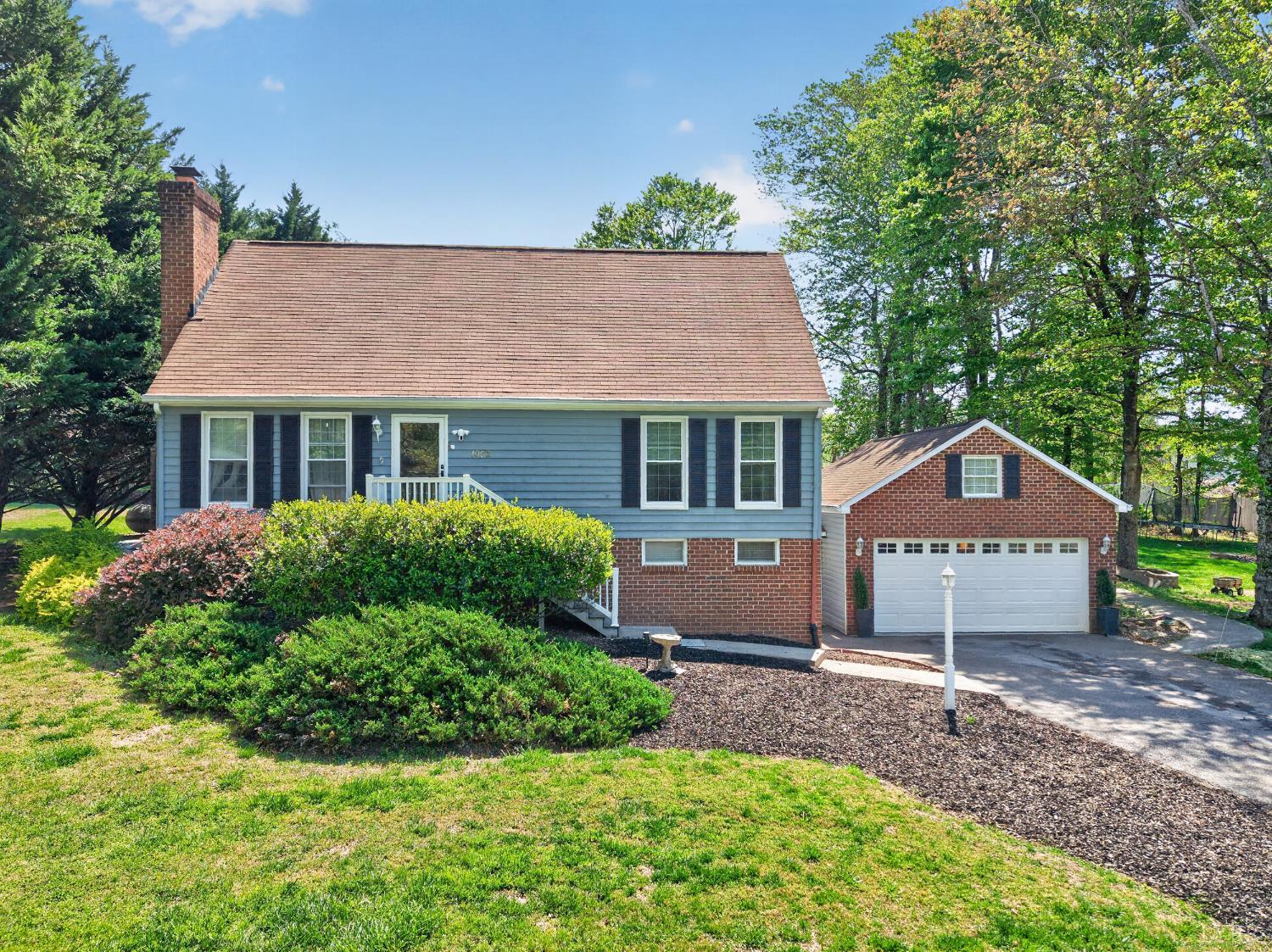 1002 Oxford Point Road, Lynchburg, VA home for sale