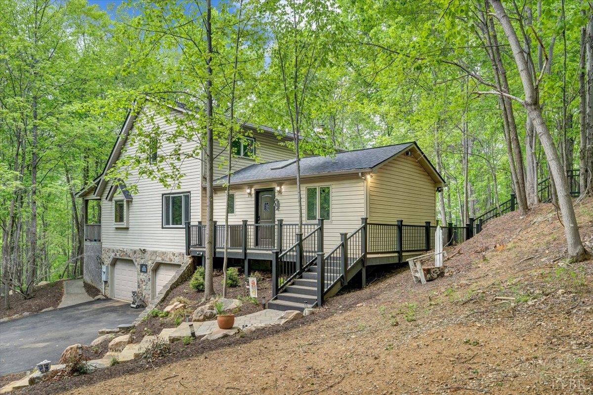 290 Silver Shadow, Hardy, VA waterfront home for sale at Smith Mountain Lake