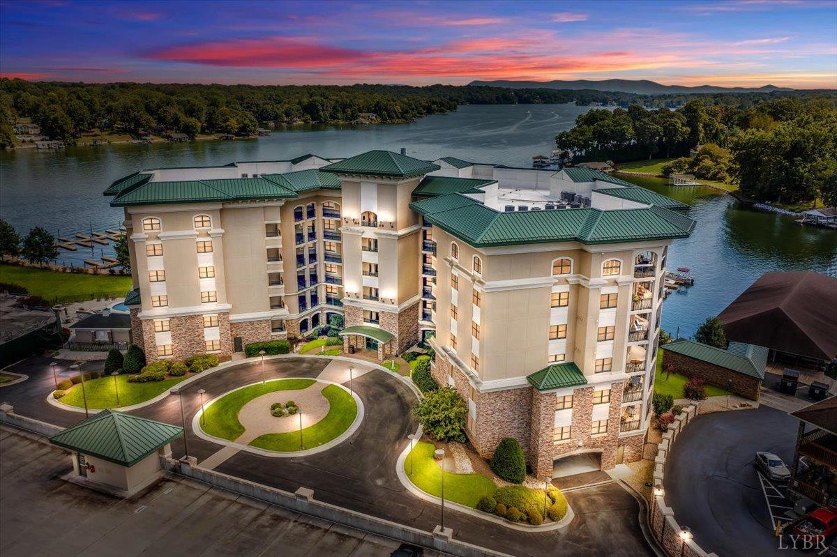 100 Bridgewater Pointe PL #403, Moneta, VA waterfront home for sale at Smith Mountain Lake
